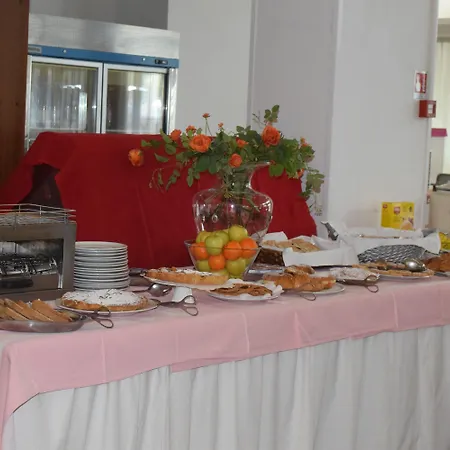 Otel Columbia Frontemare 3*