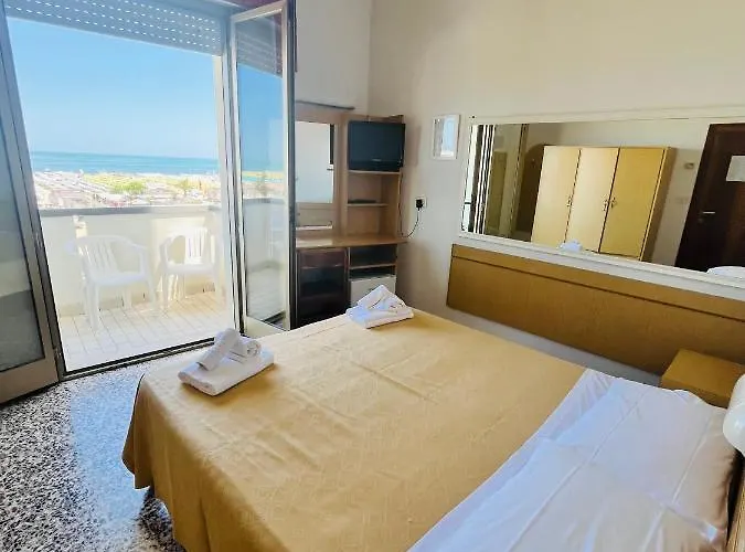 Hotel Columbia Frontemare 3*