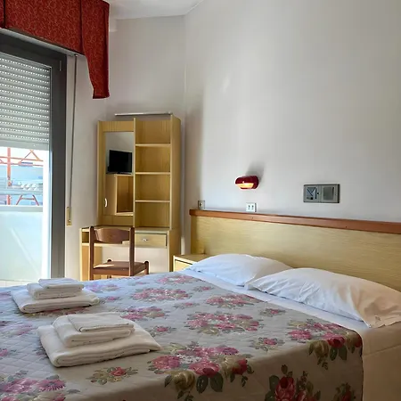 Hotel Columbia Frontemare 3*