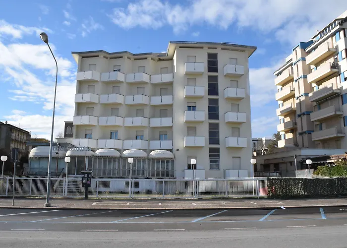 Hotel Columbia Frontemare 3*