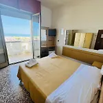Hotel Columbia Frontemare 3*
