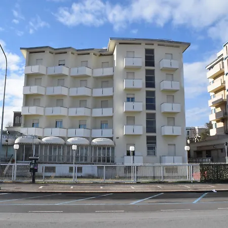 Hotel Columbia Frontemare 3*